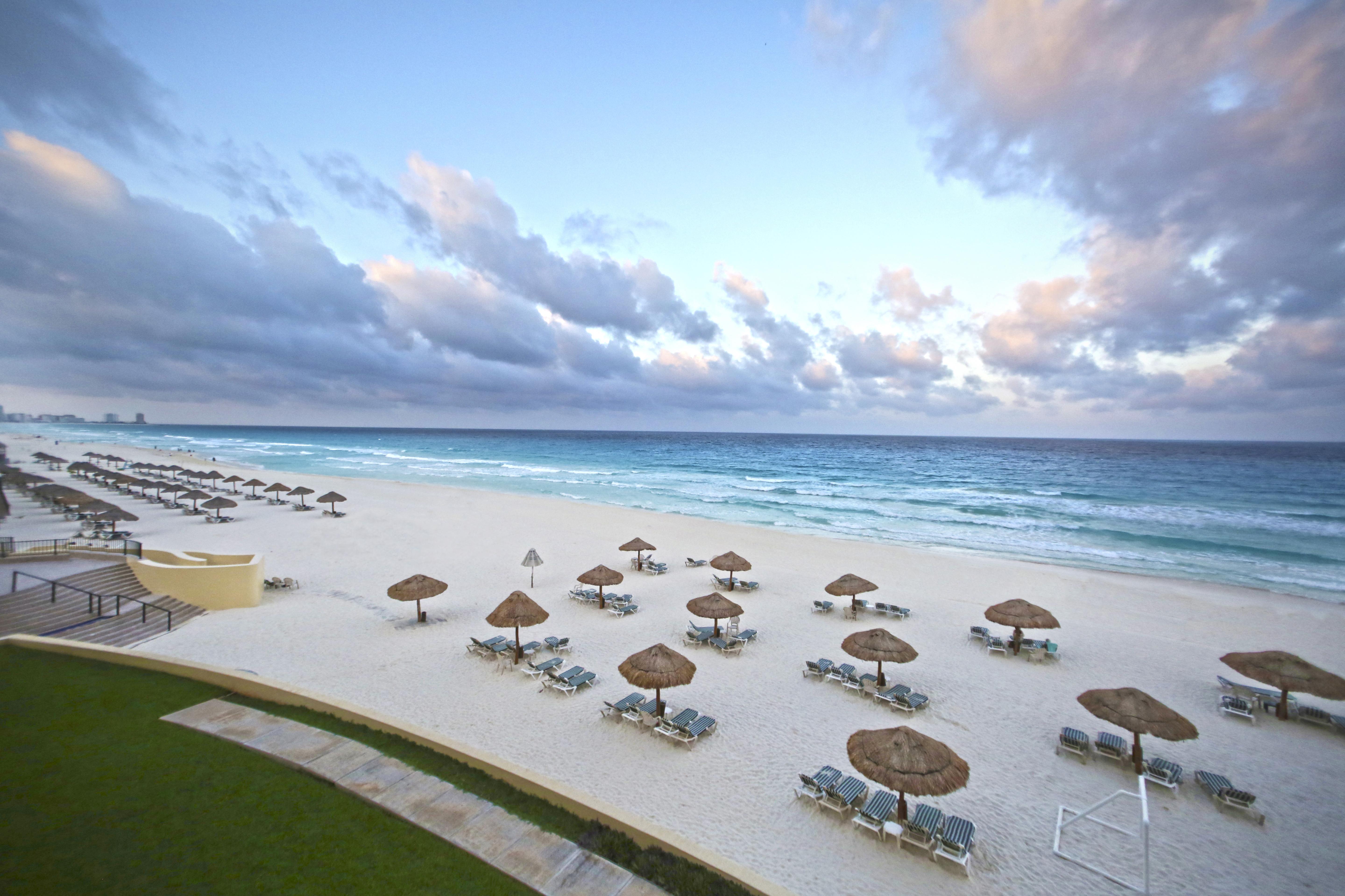 The Royal Sands Resort & Spa Cancun Exterior photo